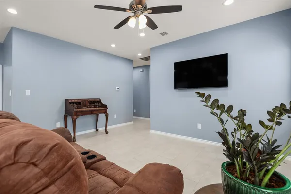 $2,000 | 2518 33rd Avenue North, Texas City, TX 77590