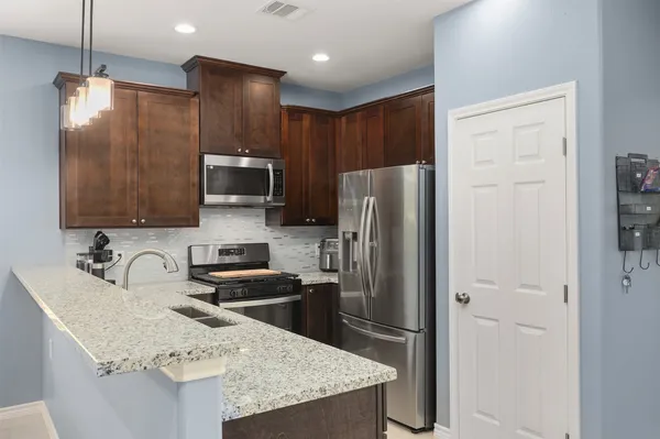 $2,000 | 2518 33rd Avenue North, Texas City, TX 77590