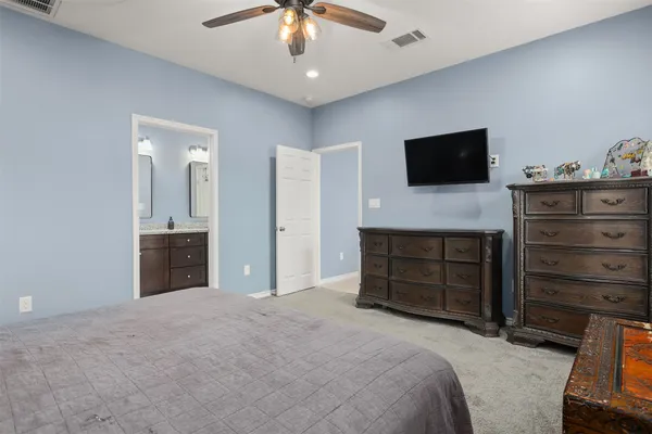 $2,000 | 2518 33rd Avenue North, Texas City, TX 77590