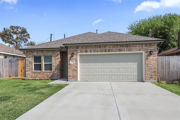$2,000 | 2518 33rd Avenue North, Texas City, TX 77590