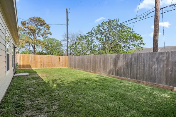 $2,000 | 2518 33rd Avenue North, Texas City, TX 77590