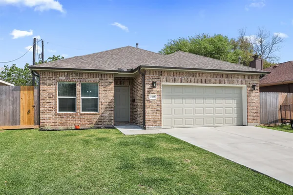 $2,000 | 2518 33rd Avenue North, Texas City, TX 77590