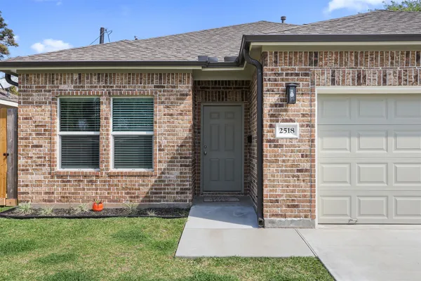 $2,000 | 2518 33rd Avenue North, Texas City, TX 77590
