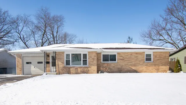 $212,900 | 609 Ivy Lane, Bradley, IL 60915