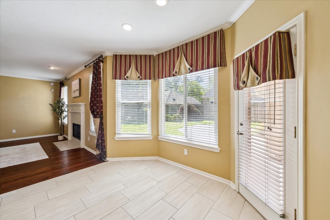 3007 Sycamore Tree Court Houston, TX 77345 - Photo 12 of 24 Sunny breakfast area