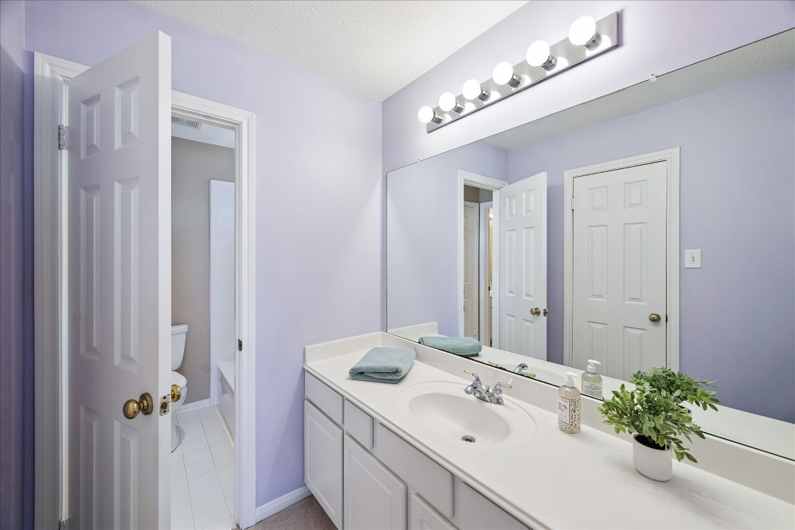 3007 Sycamore Tree Court Houston, TX 77345 - Photo 21 of 24 Jack and Jill Bath