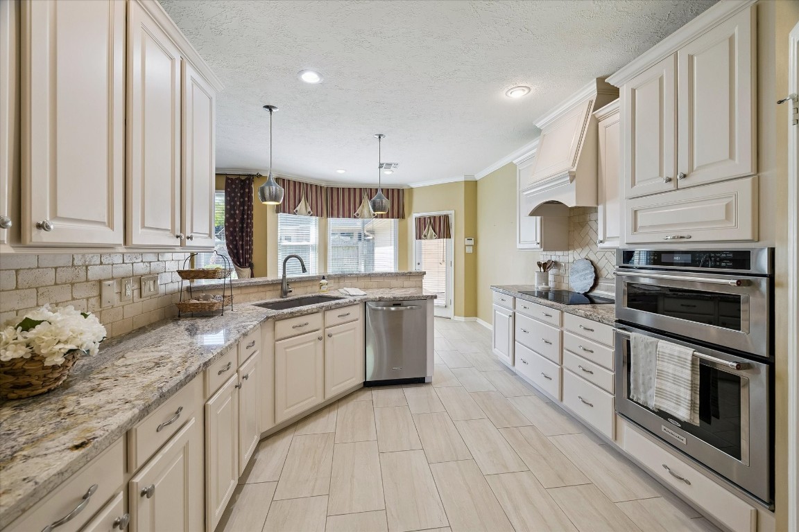 3007 Sycamore Tree Court Houston, TX 77345 - Photo 10 of 24 Updated kitchen