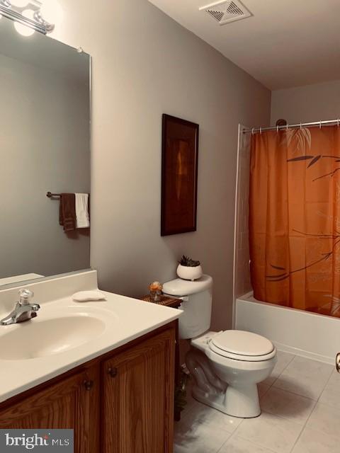 177 Dale Road Pasadena, MD 21122 - Photo 30 of 46 Main Hall bathroom