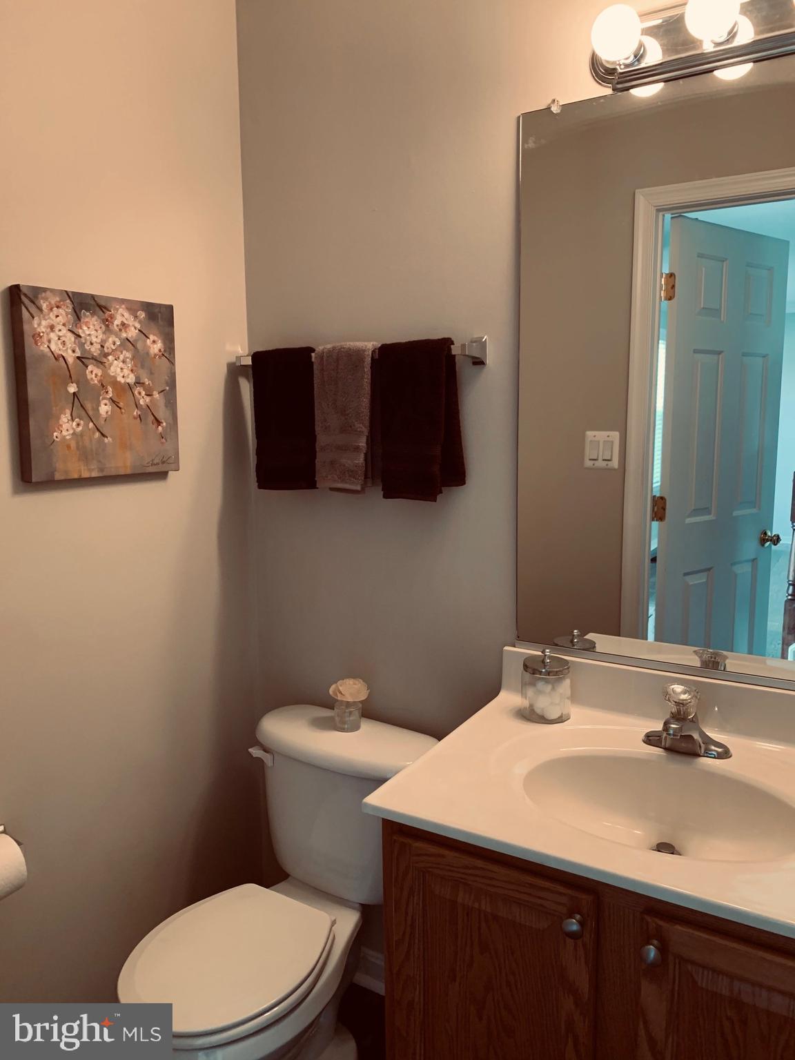 177 Dale Road Pasadena, MD 21122 - Photo 36 of 46 Main floor half bath
