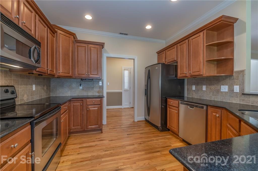 456 Cobblestone Drive Inman, SC 29349 - Photo 12 of 36 a kitchen with stainless steel appliances granite countertop a sink stove and refrigerator