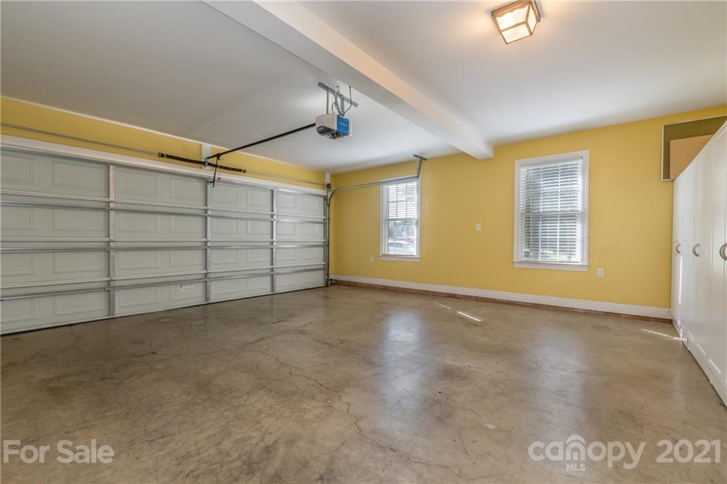 456 Cobblestone Drive Inman, SC 29349 - Photo 10 of 36 a view of a garage