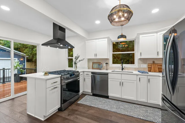 $839,000 | 1332 Dodge Street, Lake Geneva, WI 53147