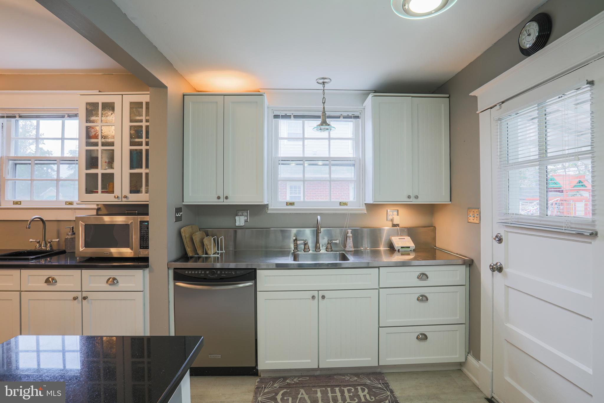 649 Plymouth Road Baltimore, MD 21229 - Photo 28 of 62 Plenty of space for multiple people to work!