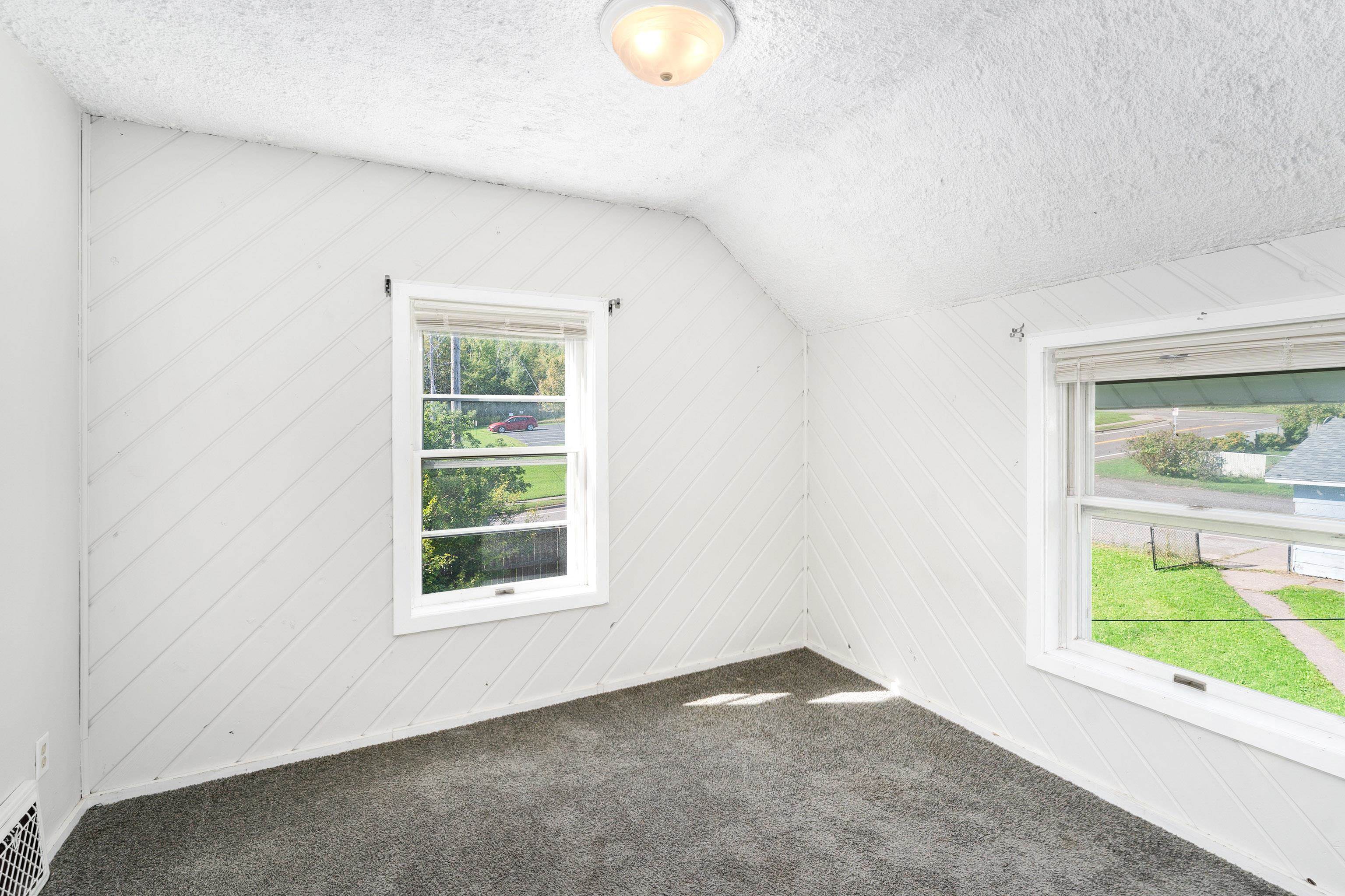 4301 Oneida Street Duluth, MN 55804 - Photo 19 of 38 Bedroom