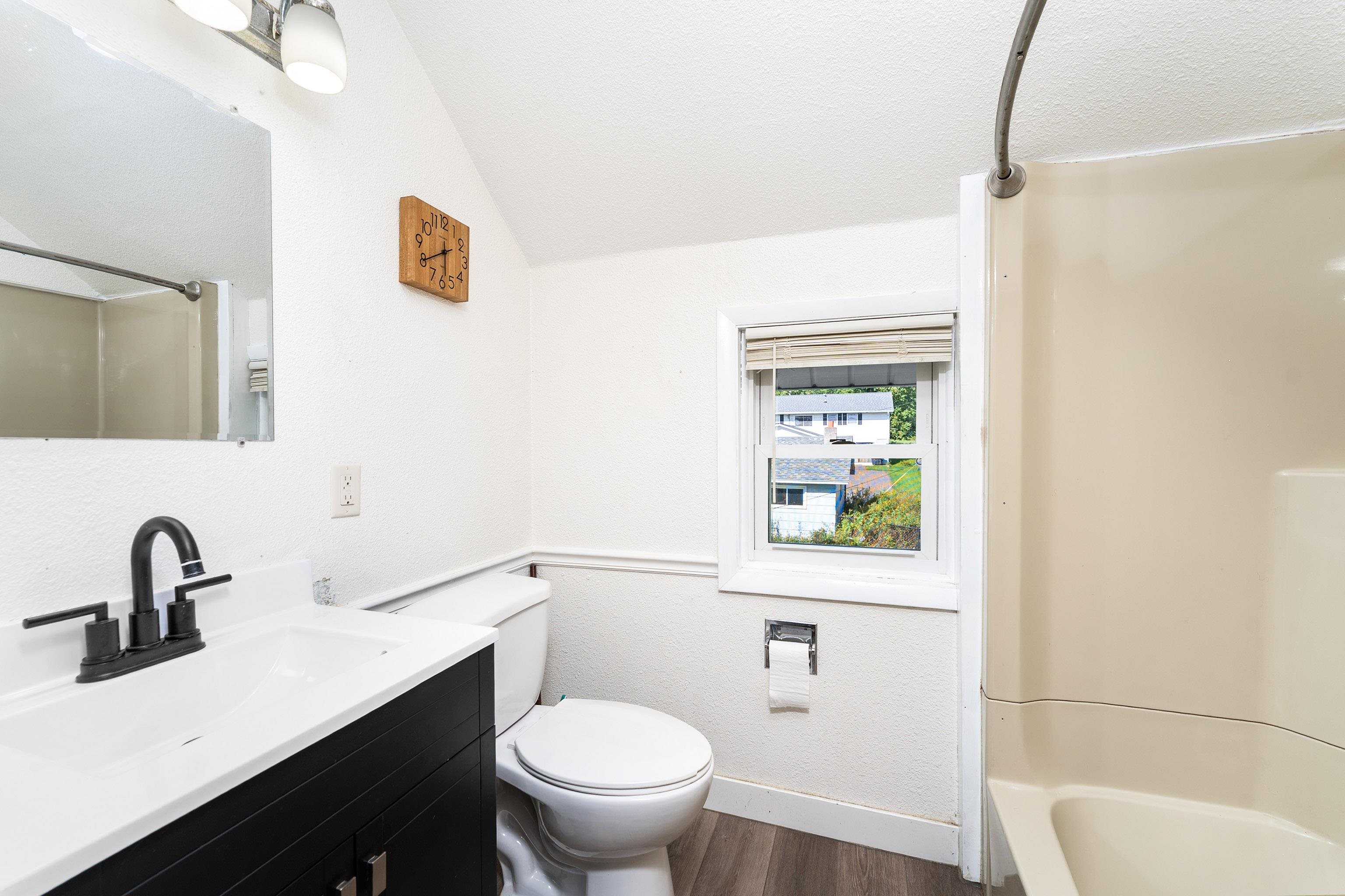 4301 Oneida Street Duluth, MN 55804 - Photo 23 of 38 Bath