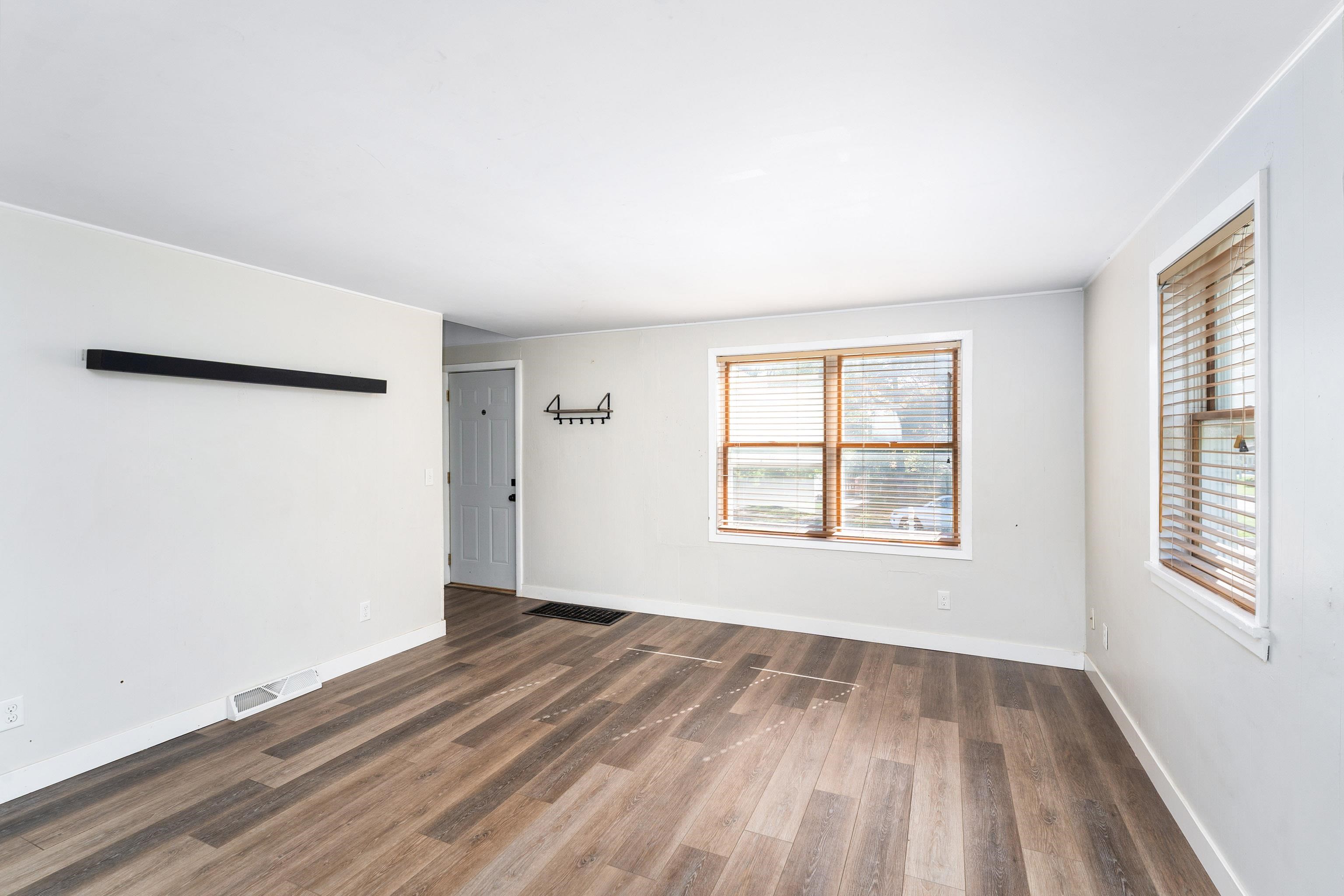 4301 Oneida Street Duluth, MN 55804 - Photo 3 of 38 Living and Dining