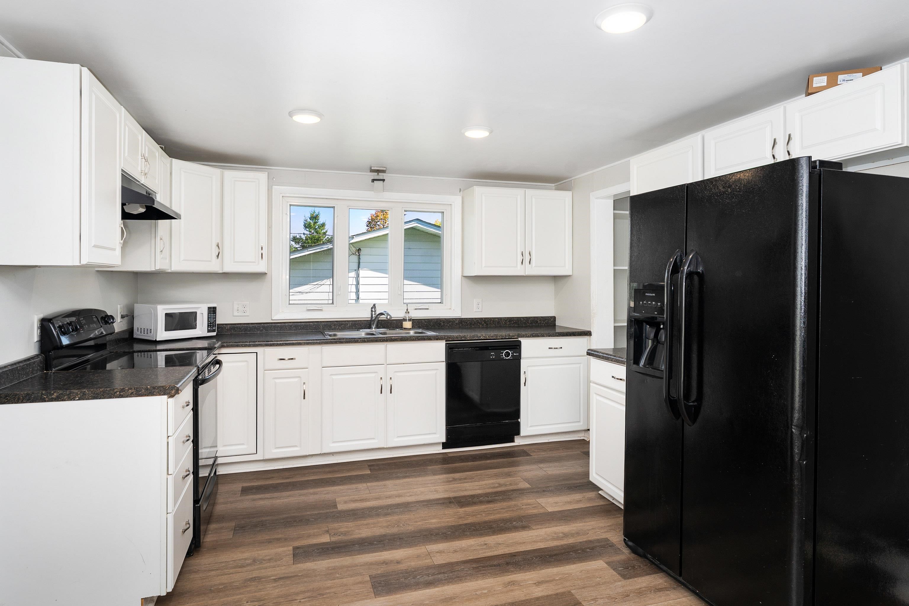 4301 Oneida Street Duluth, MN 55804 - Photo 9 of 38 Ktichen