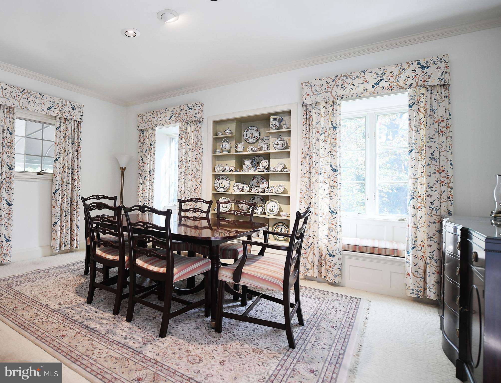213 Kemble Road Baltimore, MD 21218 - Photo 18 of 66 Built In and Window Seats
