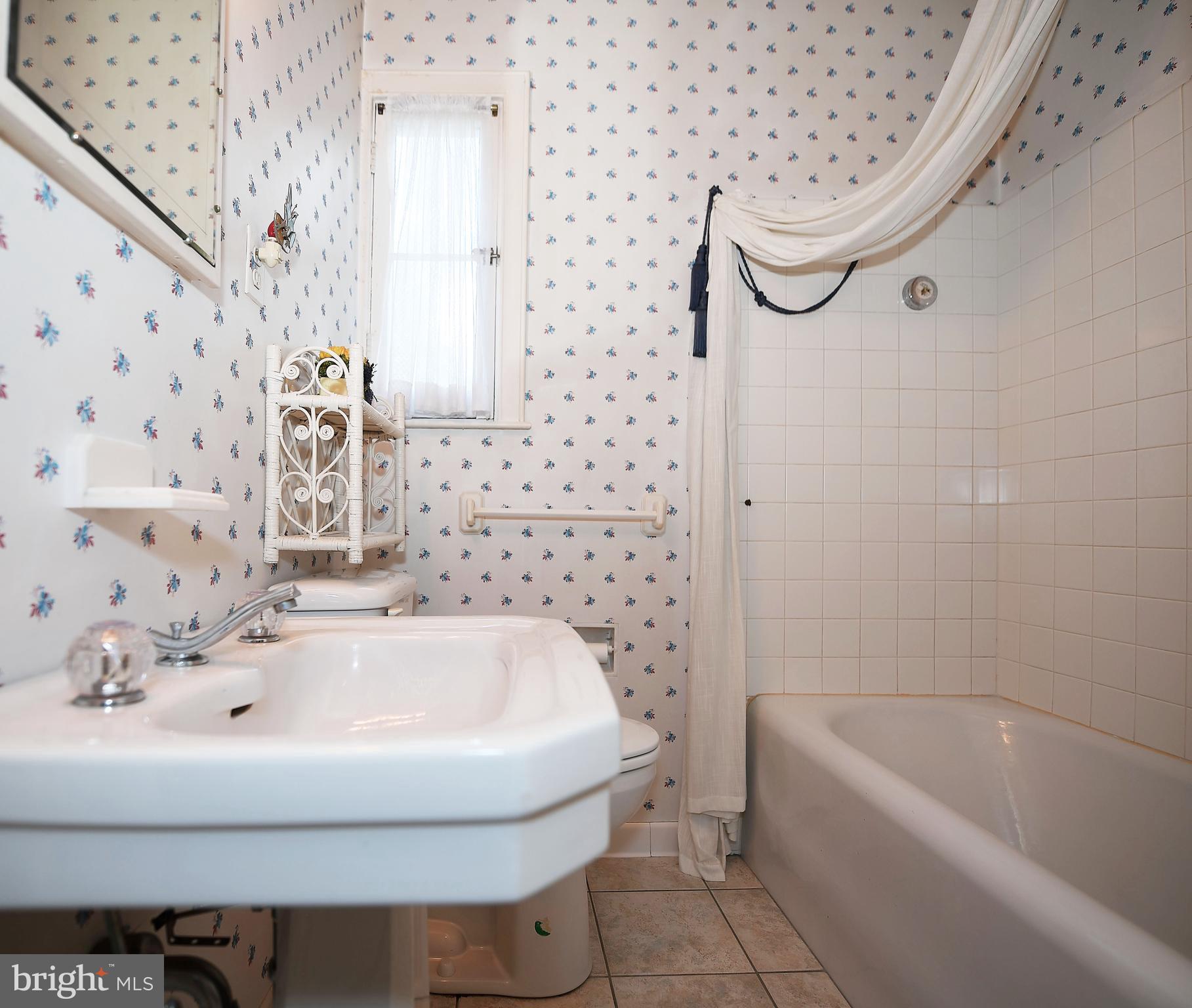 213 Kemble Road Baltimore, MD 21218 - Photo 26 of 66 Main Level Full Bathroom