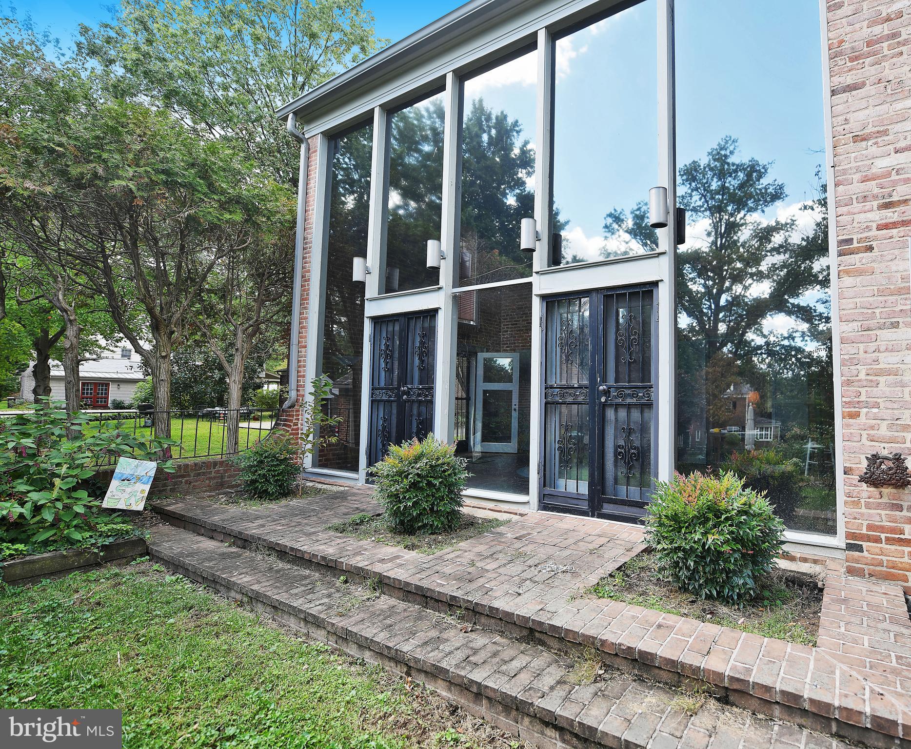 213 Kemble Road Baltimore, MD 21218 - Photo 4 of 66 Magnificent Sunroom!