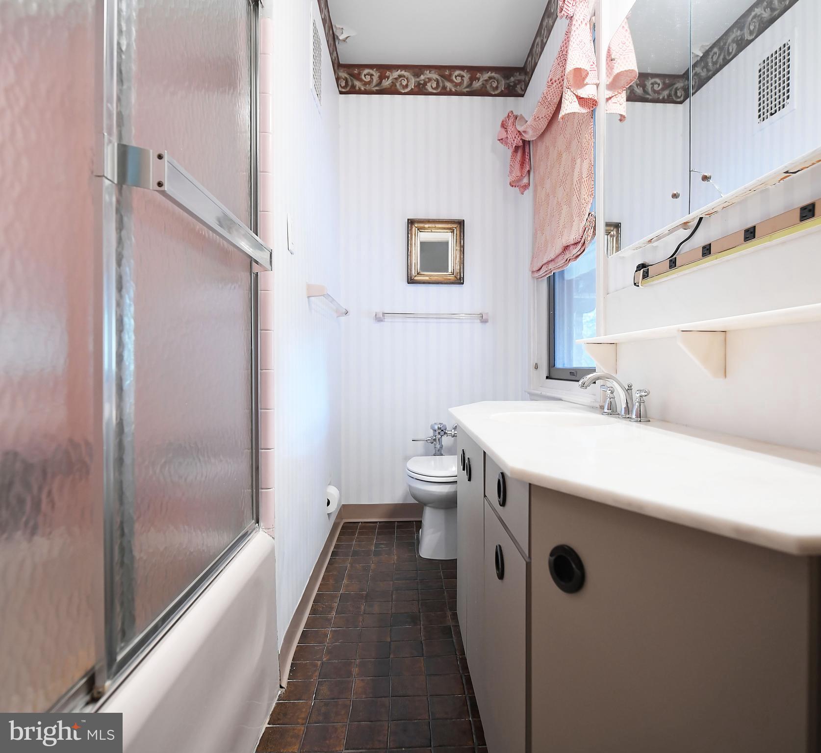 213 Kemble Road Baltimore, MD 21218 - Photo 39 of 66 Upper Level Hall Full Bathroom