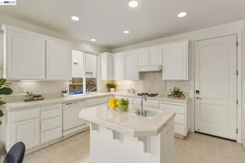 $749,800 | 5212 Namath Circle, Elk Grove, CA 95757