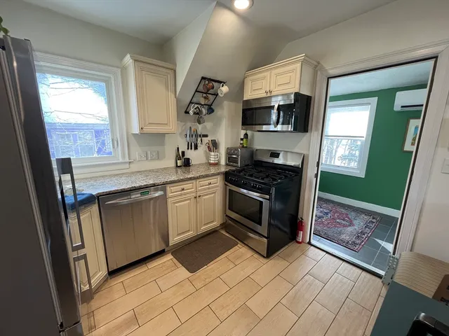 $2,500 | 32 Hautevale Street, Unit 2, Boston, MA 02131
