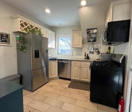 $2,500 | 32 Hautevale Street, Unit 2, Boston, MA 02131