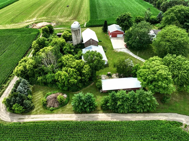 $698,900 | N7295 Manske Road, Milford, WI 53551