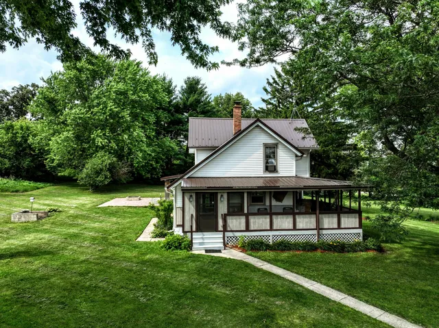 $698,900 | N7295 Manske Road, Milford, WI 53551