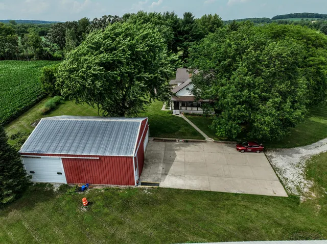 $698,900 | N7295 Manske Road, Milford, WI 53551
