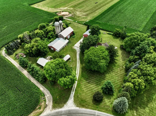 $698,900 | N7295 Manske Road, Milford, WI 53551