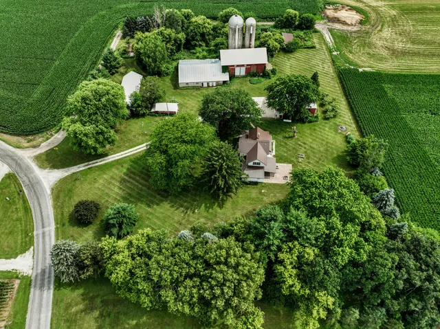 $698,900 | N7295 Manske Road, Milford, WI 53551