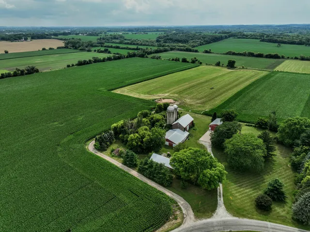 $698,900 | N7295 Manske Road, Milford, WI 53551