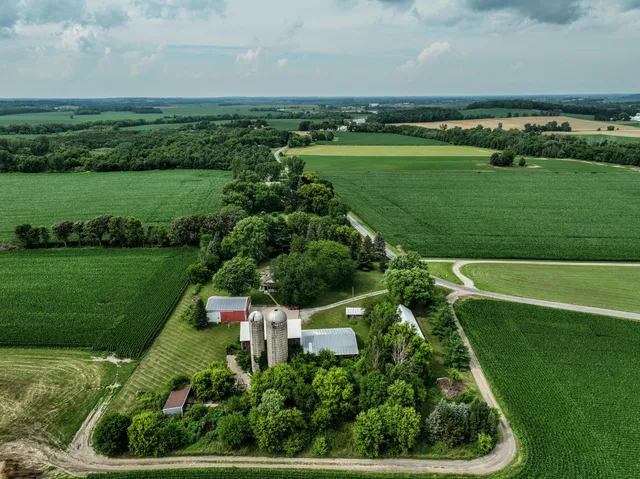 $698,900 | N7295 Manske Road, Milford, WI 53551