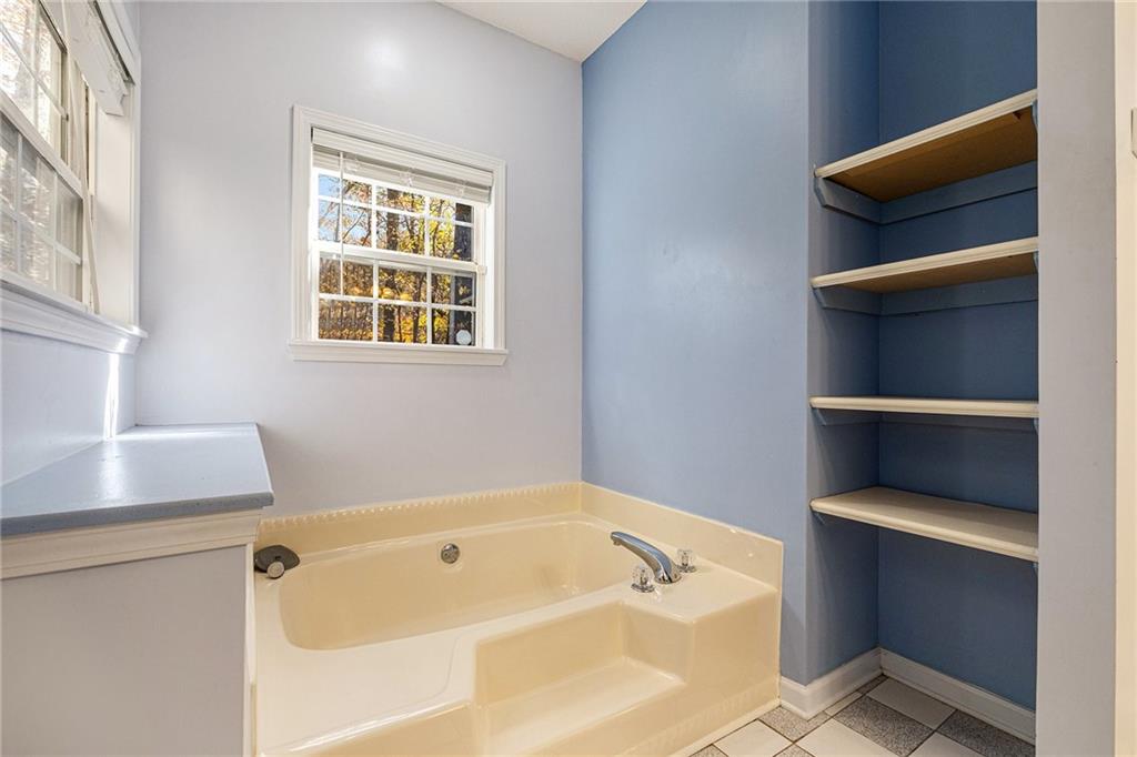 7929 Pea Ridge Road Lula, GA 30554 - Photo 21 of 35 a bathroom with bathtub