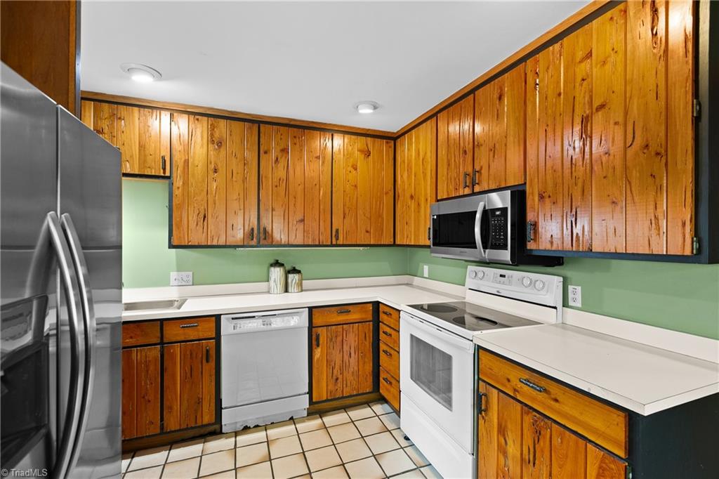 1007 Wickliff Avenue High Point, NC 27262 - Photo 16 of 47