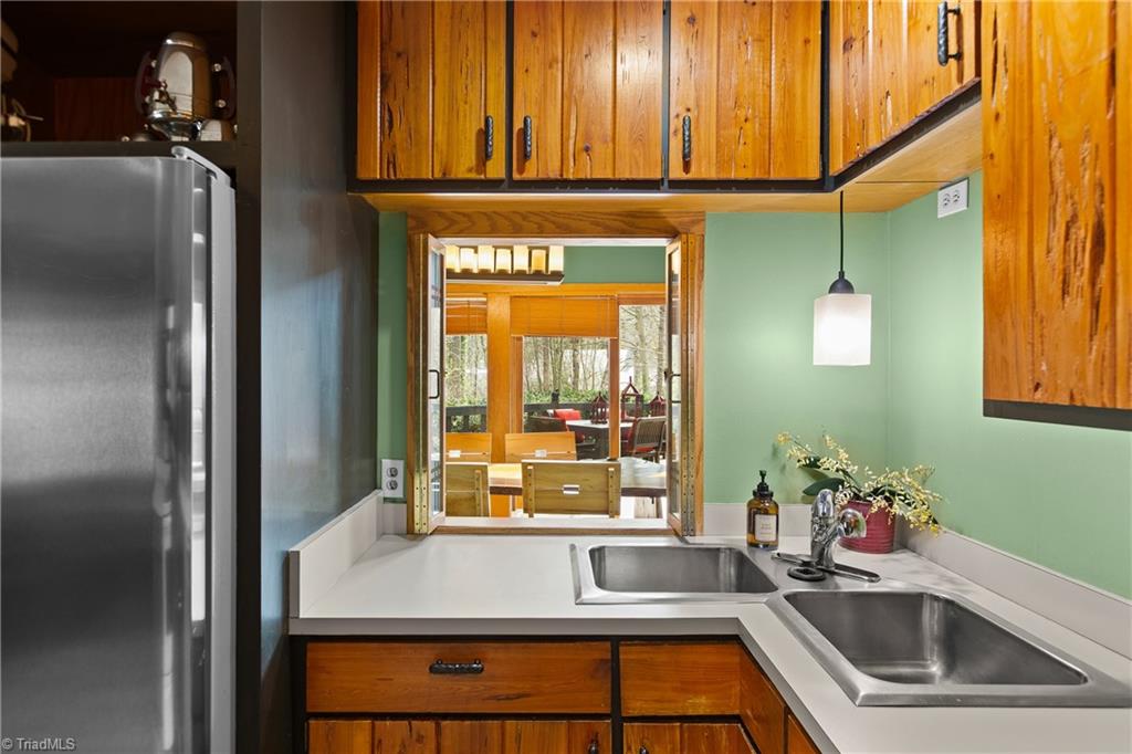 1007 Wickliff Avenue High Point, NC 27262 - Photo 17 of 47