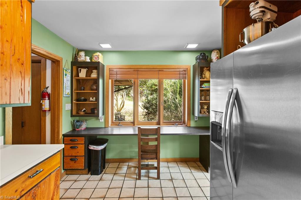 1007 Wickliff Avenue High Point, NC 27262 - Photo 18 of 47