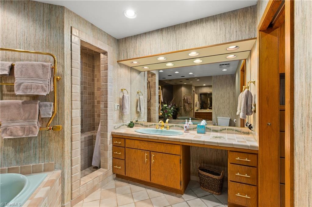 1007 Wickliff Avenue High Point, NC 27262 - Photo 25 of 47 Primary Bathroom