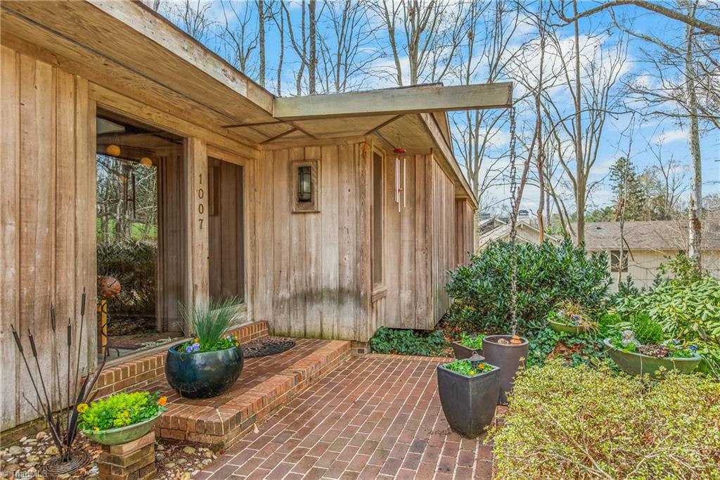 1007 Wickliff Avenue High Point, NC 27262 - Photo 4 of 47