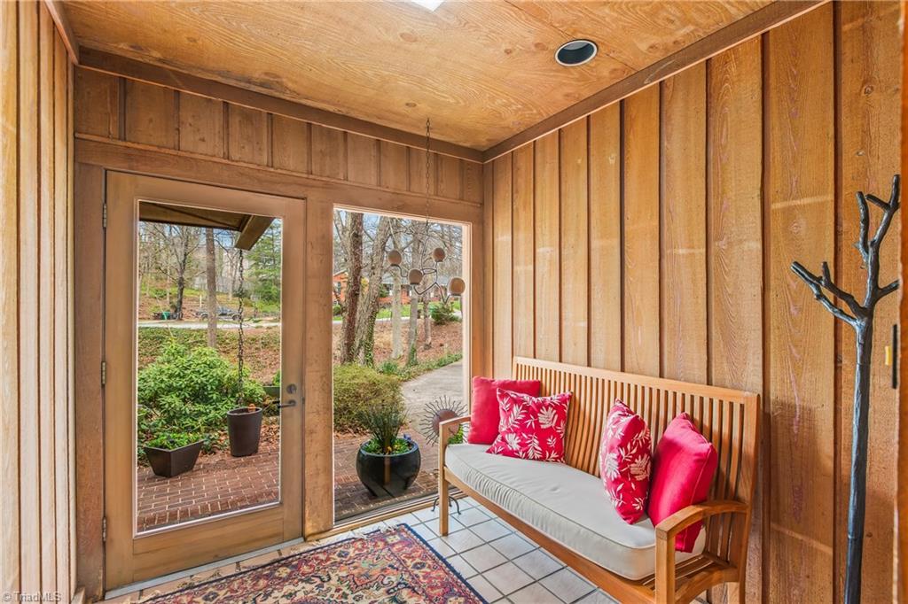 1007 Wickliff Avenue High Point, NC 27262 - Photo 5 of 47