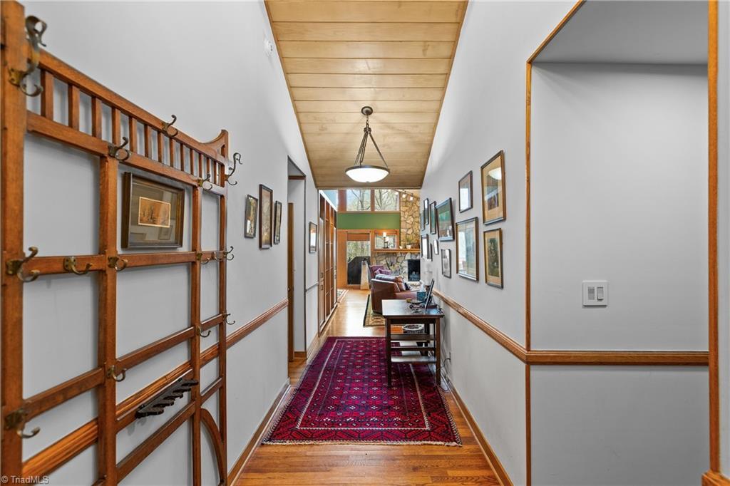 1007 Wickliff Avenue High Point, NC 27262 - Photo 8 of 47