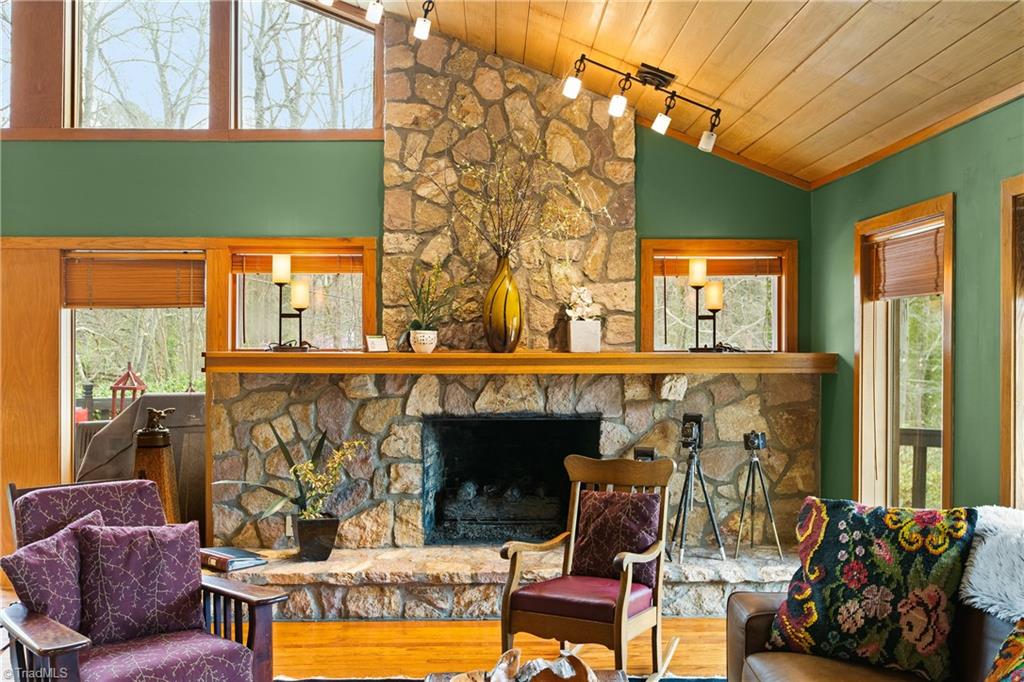 1007 Wickliff Avenue High Point, NC 27262 - Photo 9 of 47