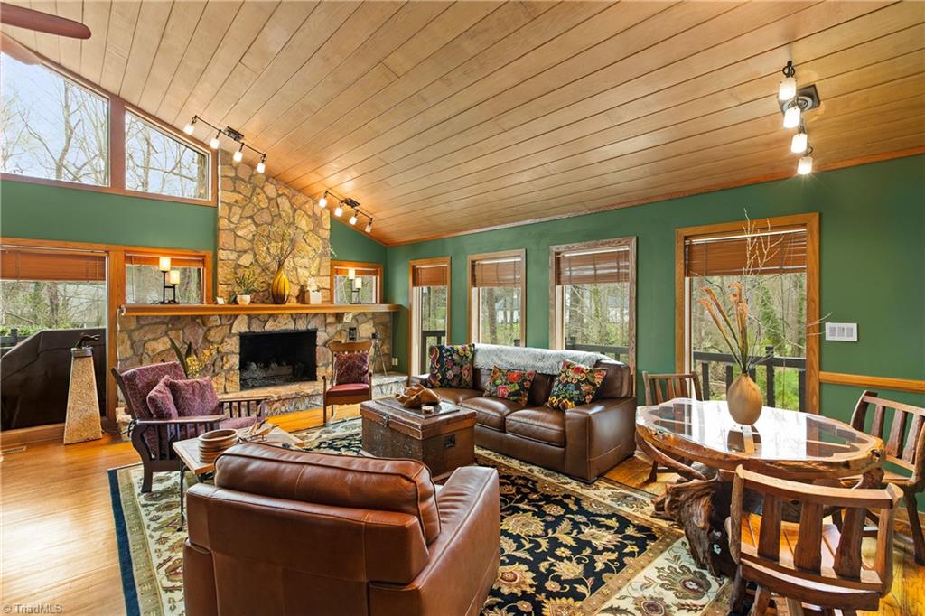 1007 Wickliff Avenue High Point, NC 27262 - Photo 10 of 47