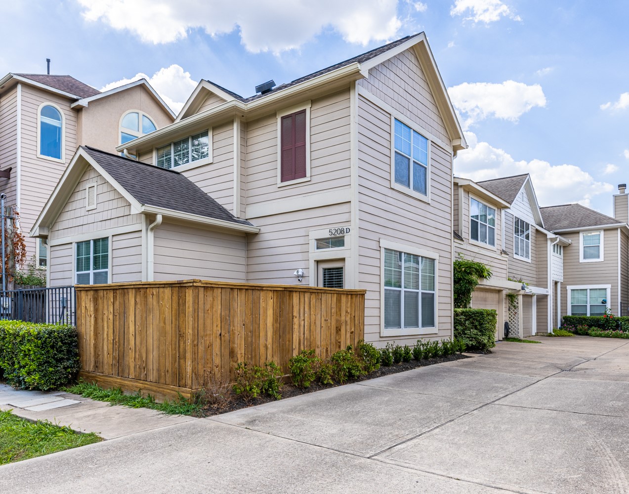 5208 Petty Street, Unit D Houston, TX 77007 - Photo 3 of 39 a view of a house with a garden