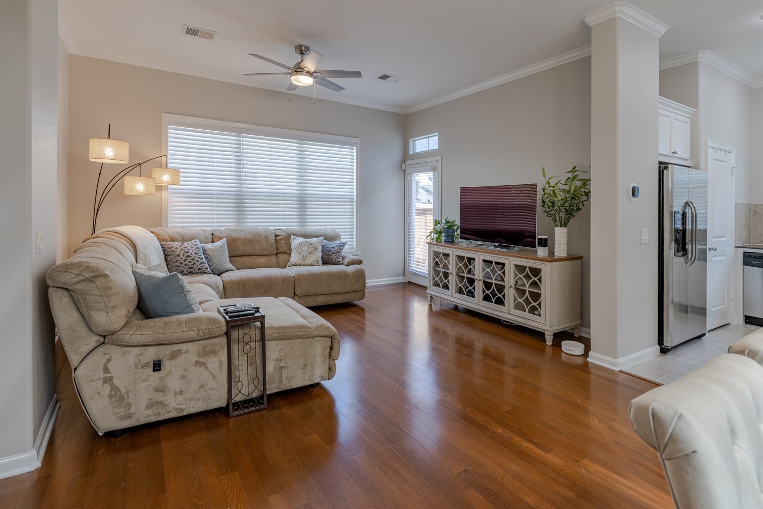 5208 Petty Street, Unit D Houston, TX 77007 - Photo 5 of 39 a living room with furniture and a flat screen tv