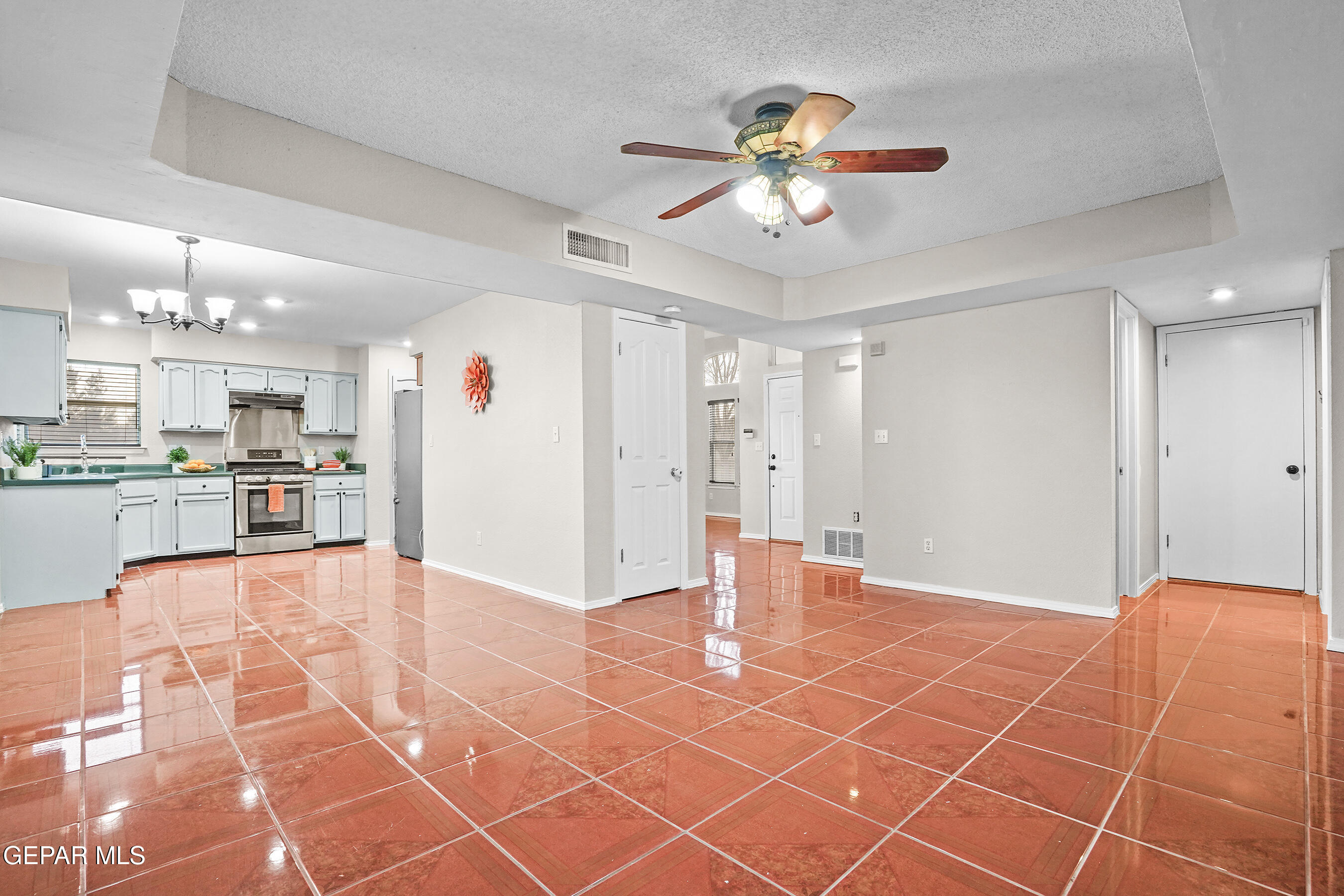 12084 Dos Rios Drive El Paso, TX 79936 - Photo 4 of 30 DSC04827