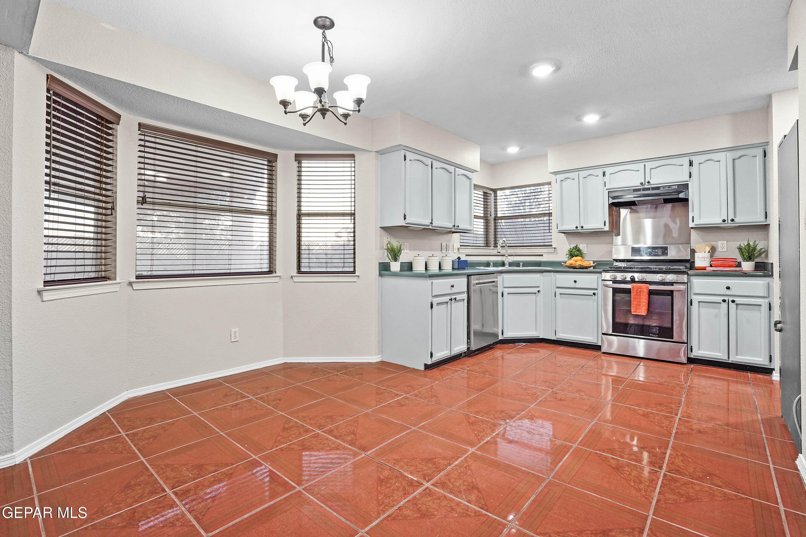 12084 Dos Rios Drive El Paso, TX 79936 - Photo 5 of 30 DSC04837