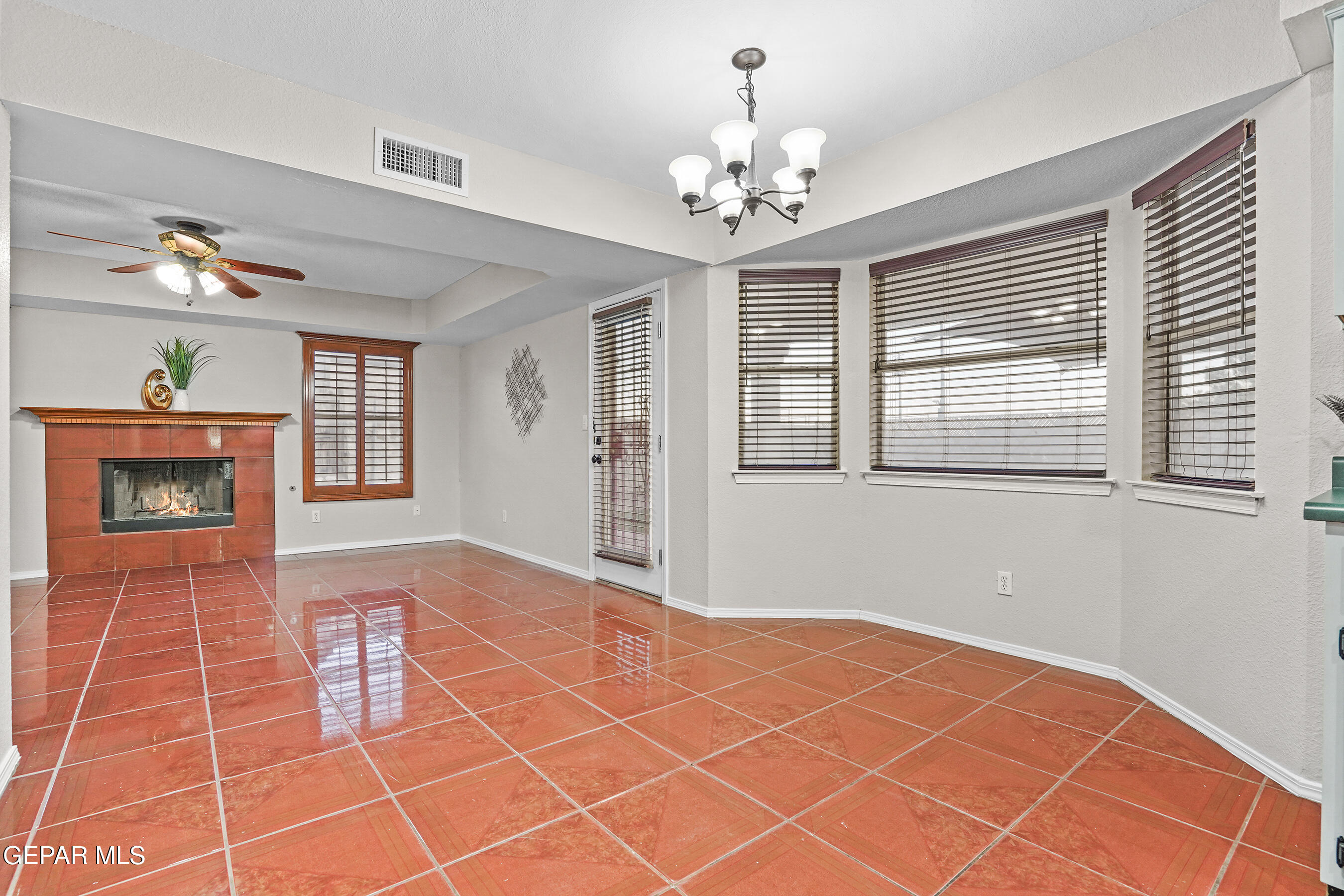 12084 Dos Rios Drive El Paso, TX 79936 - Photo 6 of 30 DSC04842